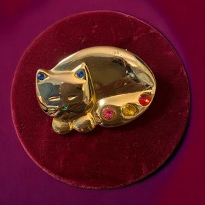 Vintage gold tone jeweled brooch